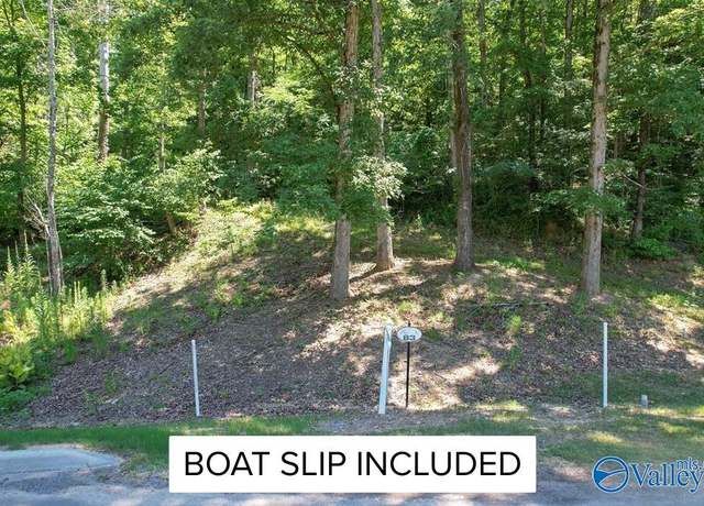Property at 83 Boathouse Dr, Guntersville, AL 35976