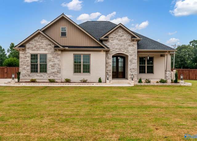Property at 24957 Windward Dr, Athens, AL 35613, 4 beds, 3.5 baths