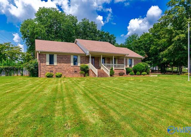 Property at 1701 Alm Dr, Huntsville, AL 35811, 3 beds, 2 baths