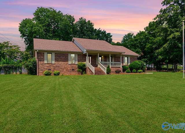 Property at 1701 Alm Dr, Huntsville, AL 35811, 3 beds, 2 baths