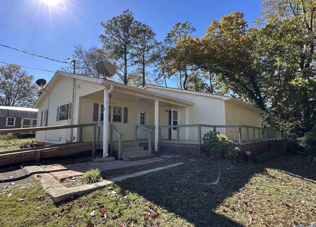 Property at 175 County Road 371, Centre, AL 35960, 3 beds, 2 baths