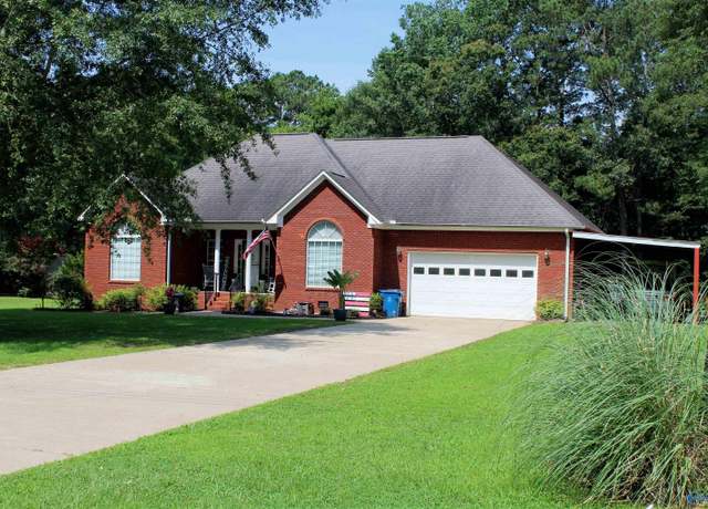 Property at 40 Abercrombie Pl, Guntersville, AL 35976, 3 beds, 2 baths