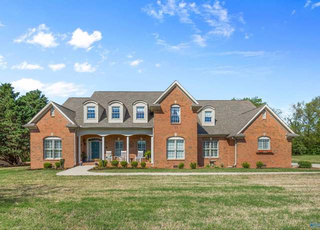 Property at 110 Danika Dr, Huntsville, AL 35806, 4 beds, 3 baths
