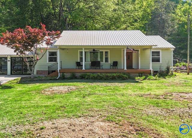 Property at 1925 Sunset Dr, Guntersville, AL 35976, 3 beds, 2 baths