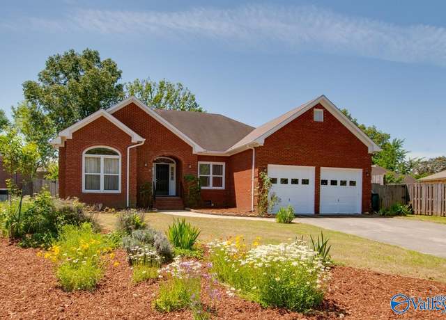 Property at 1102 Chesterfield Dr SE, Huntsville, AL 35803, 4 beds, 2.5 baths