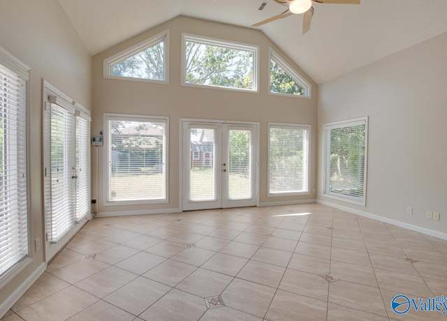 Property at 1102 Chesterfield Dr SE, Huntsville, AL 35803, 4 beds, 2.5 baths