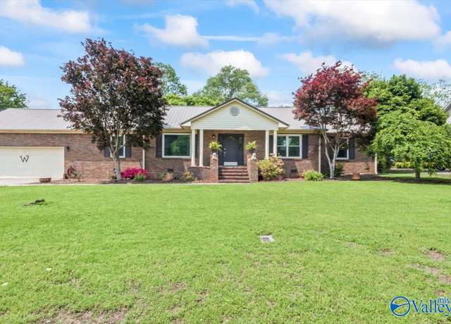 Property at 103 Meadowood Ln, Albertville, AL 35950, 3 beds, 2.5 baths