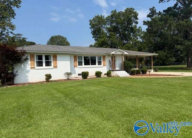 Property at 1001 Taylor Rd, Gadsden, AL 35905, 3 beds, 2 baths
