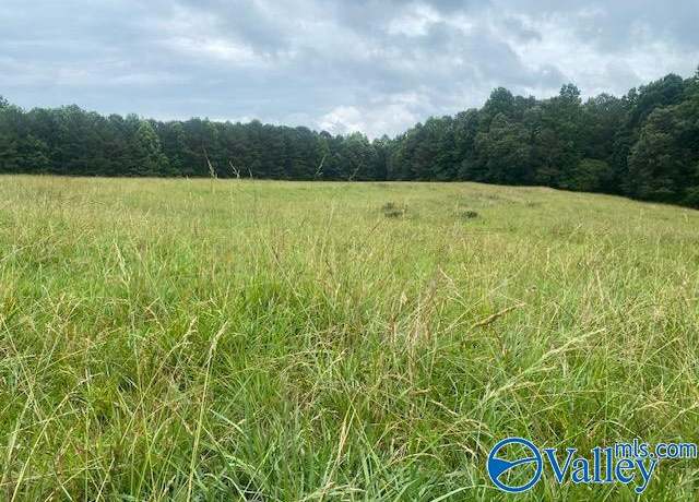 Property at 10 Thornhill Rd, Boaz, AL 35956