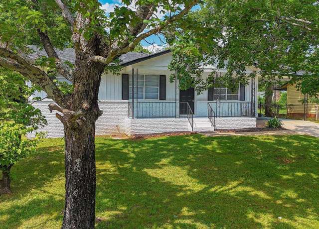 Property at 629 Dawson Ter NW, Huntsville, AL 35811, 4 beds, 2 baths