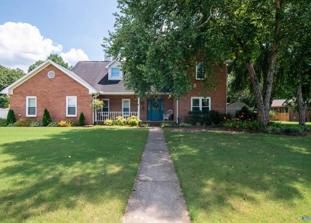 Property at 4515 Arrowhead Dr SE, Decatur, AL 35603, 4 beds, 2.5 baths