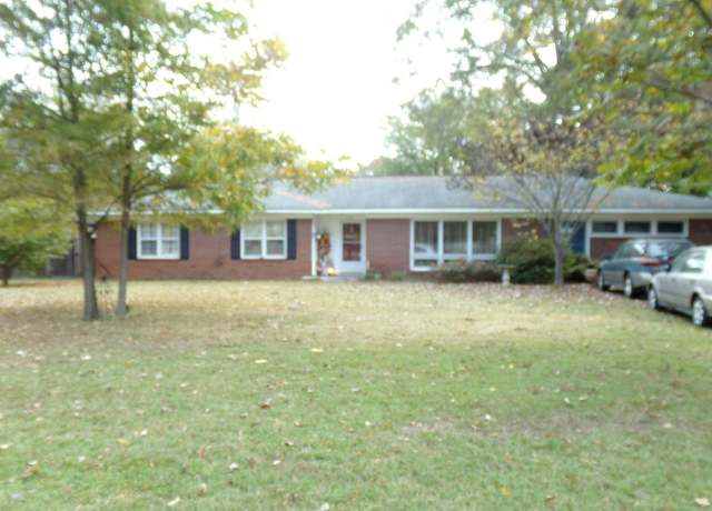 Property at 1720 Pennylane SE, Decatur, AL 35601, 4 beds, 2.5 baths
