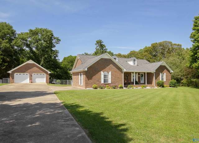 Property at 110 Cloverleaf Cir, Killen, AL 35645, 4 beds, 2.5 baths