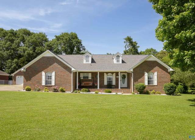 Property at 110 Cloverleaf Cir, Killen, AL 35645, 4 beds, 2.5 baths