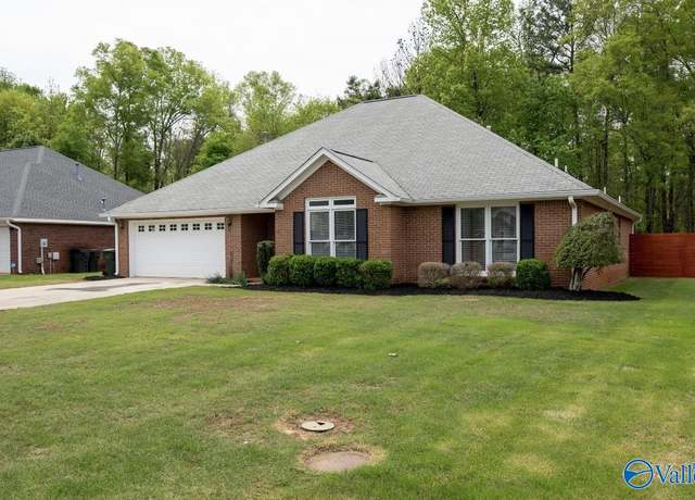 Property at 2623 Allerton Cir SW, Decatur, AL 35603, 4 beds, 2 baths