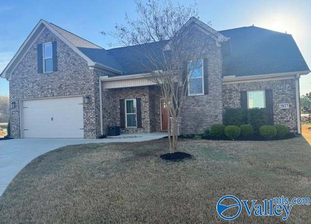 Property at 2827 Eastern Shore Dr SE, Owens Cross Roads, AL 35763, 3 beds, 2.5 baths