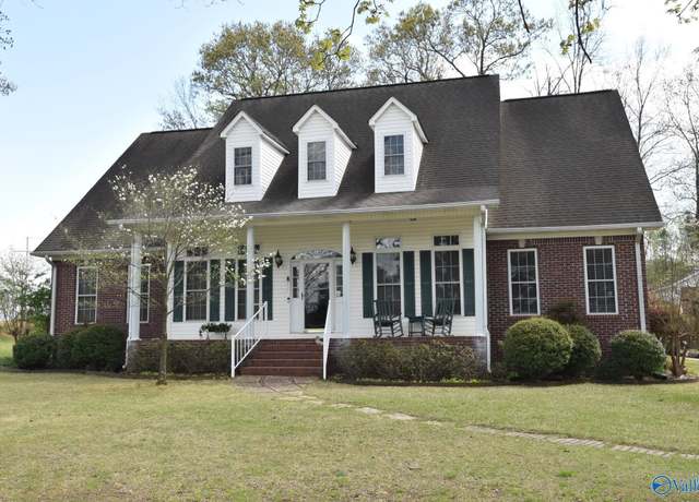 Property at 155 Ashworth Ln, Guntersville, AL 35976, 3 beds, 2.5 baths