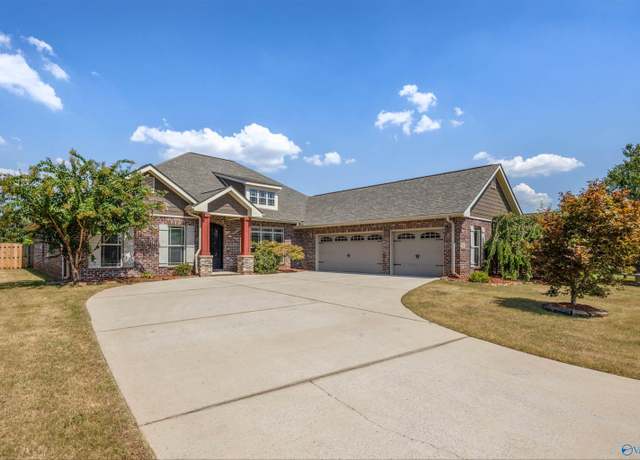 Property at 3 Bannut Ct SW, Huntsville, AL 35824, 4 beds, 3 baths