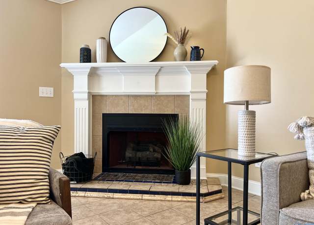 Property at 100 Glenfield Ct, Huntsville, AL 35811, 4 beds, 3 baths