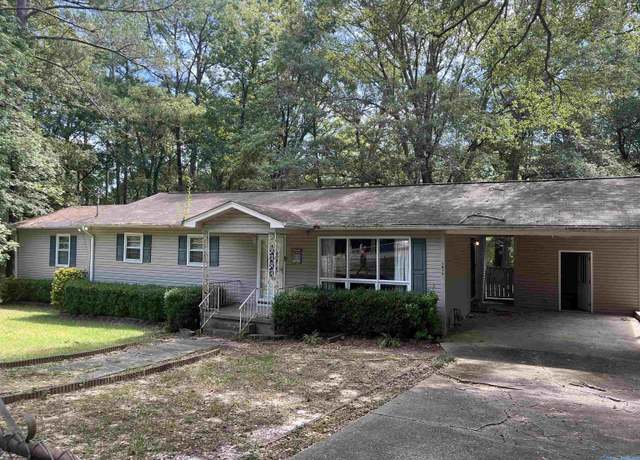 Property at 1815 5th St NW, Attalla, AL 35954, 3 beds, 2 baths