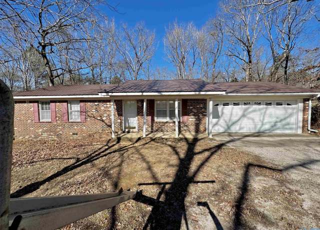 Property at 195 N Riverside Dr, Hamilton, AL 35570, 3 beds, 2 baths