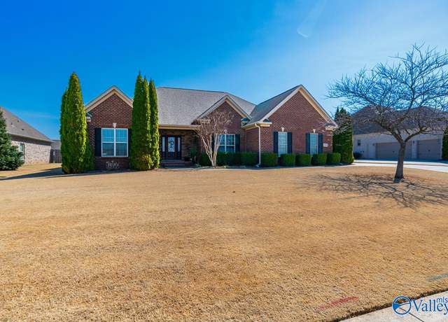 Property at 105 Allen Cove Dr, Meridianville, AL 35759, 4 beds, 3 baths