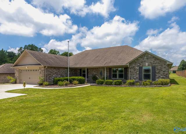 Property at 18207 E Limestone Rd, Athens, AL 35613, 4 beds, 2 baths