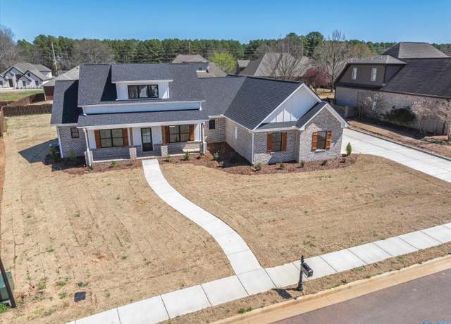 Property at 17558 Windermere Dr, Athens, AL 35611, 5 beds, 3.5 baths