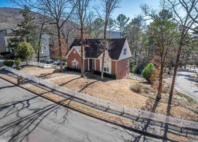 Property at 1800 Blevins Ridge Dr, Huntsville, AL 35802, 4 beds, 2.5 baths
