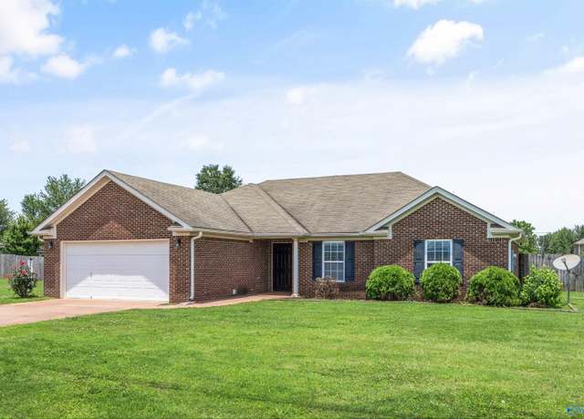 Property at 377 Robinson Rd, Huntsville, AL 35811, 3 beds, 2 baths