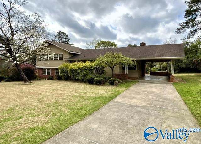 Property at 2403 Stratford Rd SE, Decatur, AL 35601, 4 beds, 2.5 baths