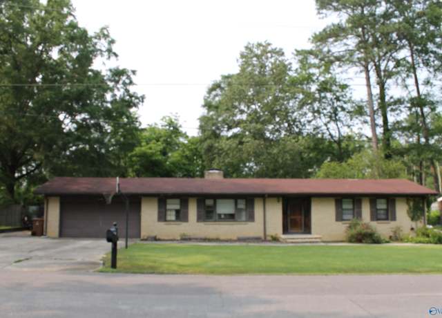 Property at 709 NW Azalea St, Hartselle, AL 35640, 3 beds, 3 baths