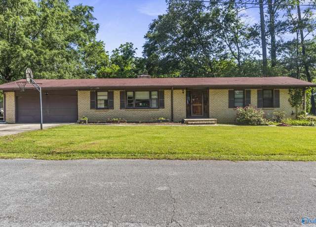Property at 709 NW Azalea St, Hartselle, AL 35640, 3 beds, 3 baths