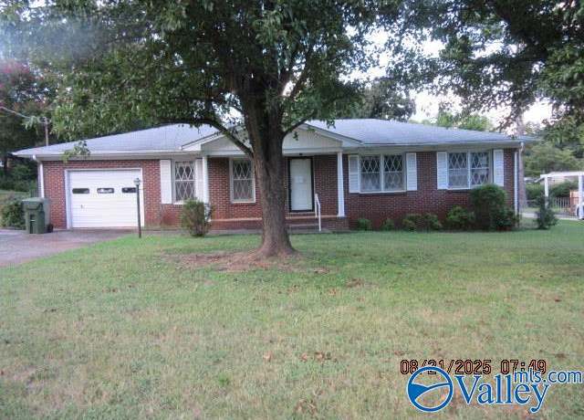 Property at 4612 NW Daugette Dr, Huntsville, AL 35816, 3 beds, 2 baths