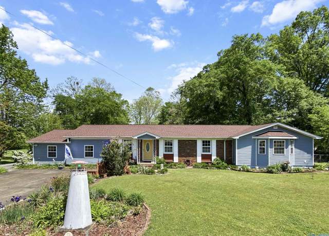 Property at 51 Aberdeen Dr, Scottsboro, AL 35769, 3 beds, 1.5 baths