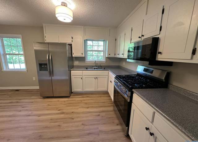 Property at 205 3rd St NE, Arab, AL 35016, 2 beds, 1 bath