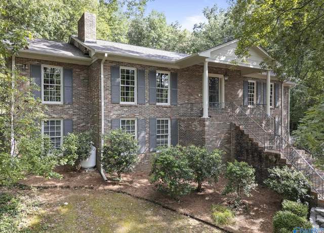 Property at 1800 Mountainbrook Dr SE, Huntsville, AL 35801, 5 beds, 3 baths