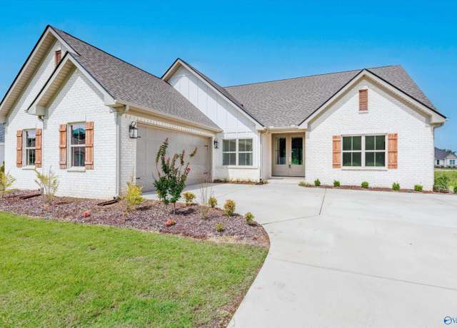 Property at 17677 Carillon Dr, Athens, AL 35611, 5 beds, 3 baths