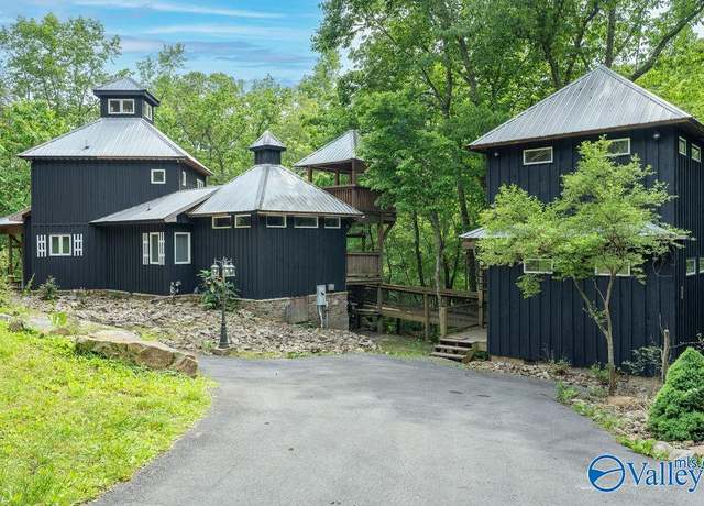 Property at 307 Bear Creek Rd SE, Fort Payne, AL 35967, 4 beds, 4 baths