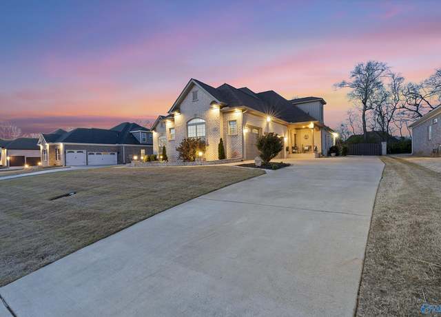 Property at 121 Phillipsridge Dr, Huntsville, AL 35811, 4 beds, 3.5 baths