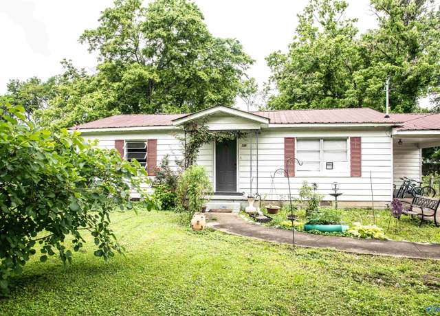 Property at 525 Quincy St, Scottsboro, AL 35768, 2 beds, 1 bath