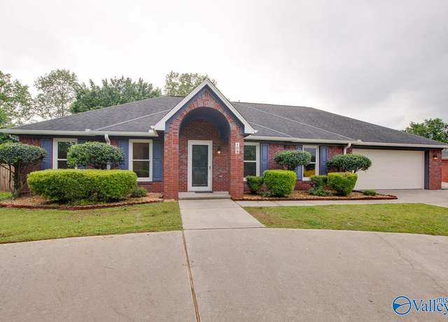 Property at 108 Crown Oak Ln NW, Huntsville, AL 35806, 4 beds, 3 baths