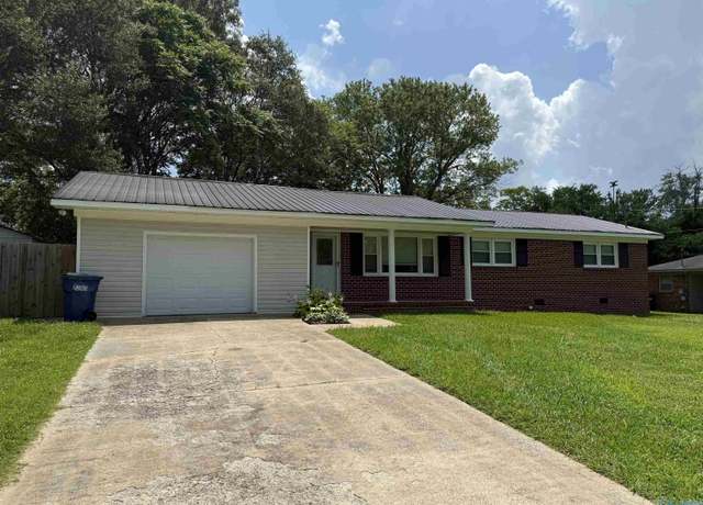 Property at 1320 2nd St NE, Arab, AL 35016, 3 beds, 2 baths
