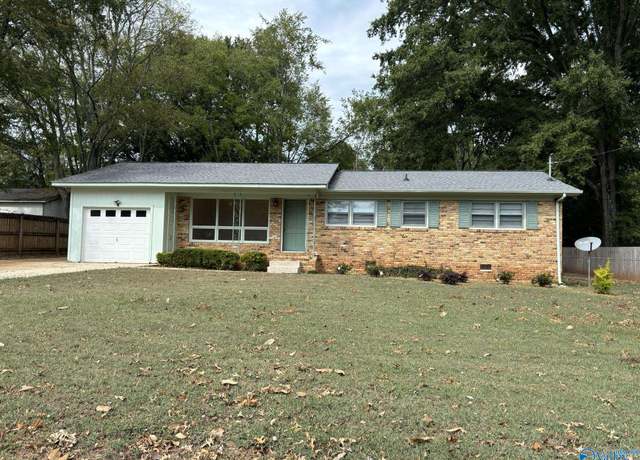Property at 3410 NW Oakmont Ave NW, Huntsville, AL 35810, 3 beds, 1.5 baths