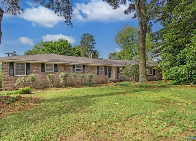 Property at 2407 Stratford Rd, Decatur, AL 35601, 3 beds, 2 baths