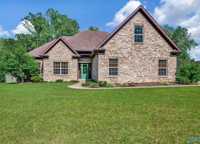 Property at 218 Cascade Dr, Florence, AL 35633, 5 beds, 4.5 baths