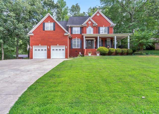 Property at 44 Jeff St, Scottsboro, AL 35769, 4 beds, 2.5 baths