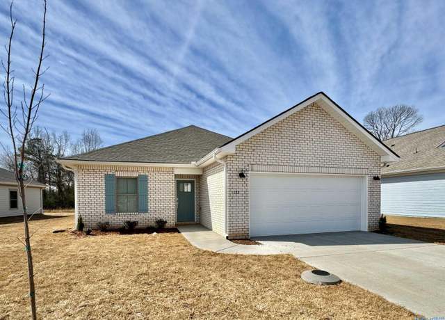 Property at 15600 Tillane Park Cir, Athens, AL 35613, 3 beds, 2 baths