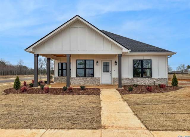 Property at 22146 Mulligan Pkwy, Athens, AL 35613, 3 beds, 2.5 baths