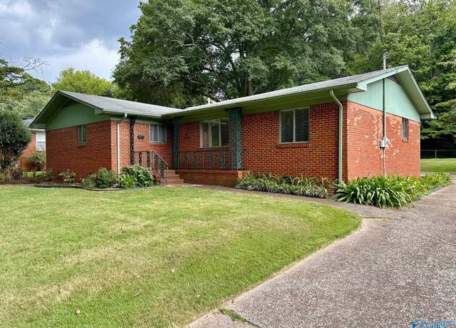 Property at 914 NW Woodall Ln NW, Huntsville, AL 35816, 3 beds, 2 baths